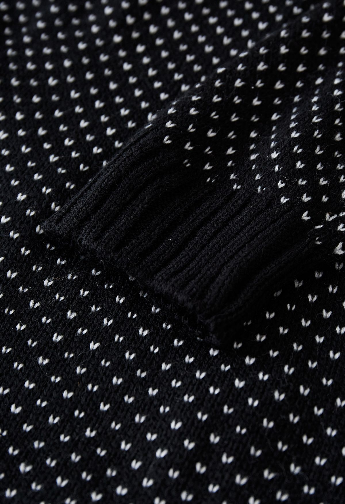 Suéter de punto de manga larga fantasma lindo en negro