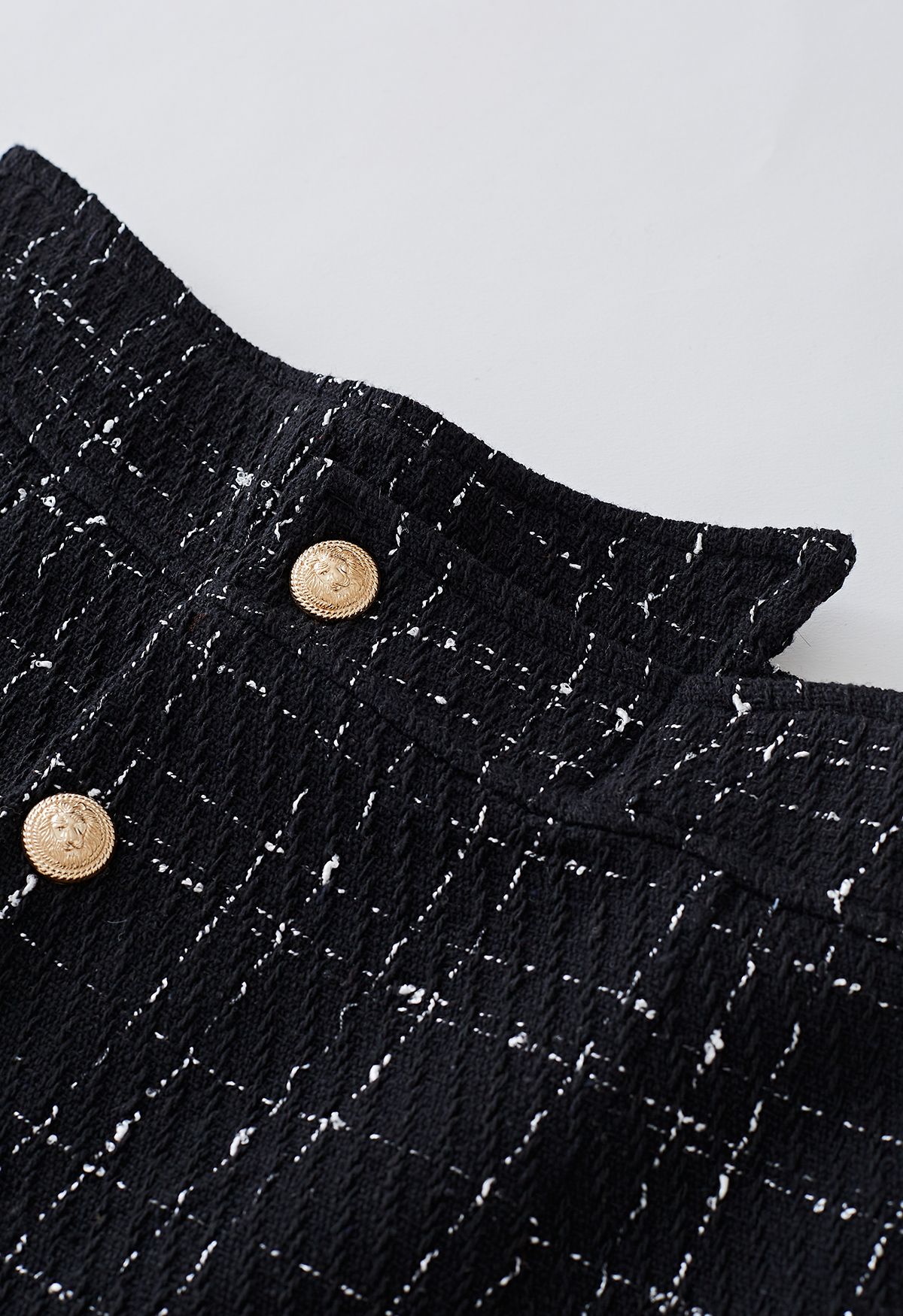 Falda pantalón con solapa abotonada de tweed de cuadrícula en negro