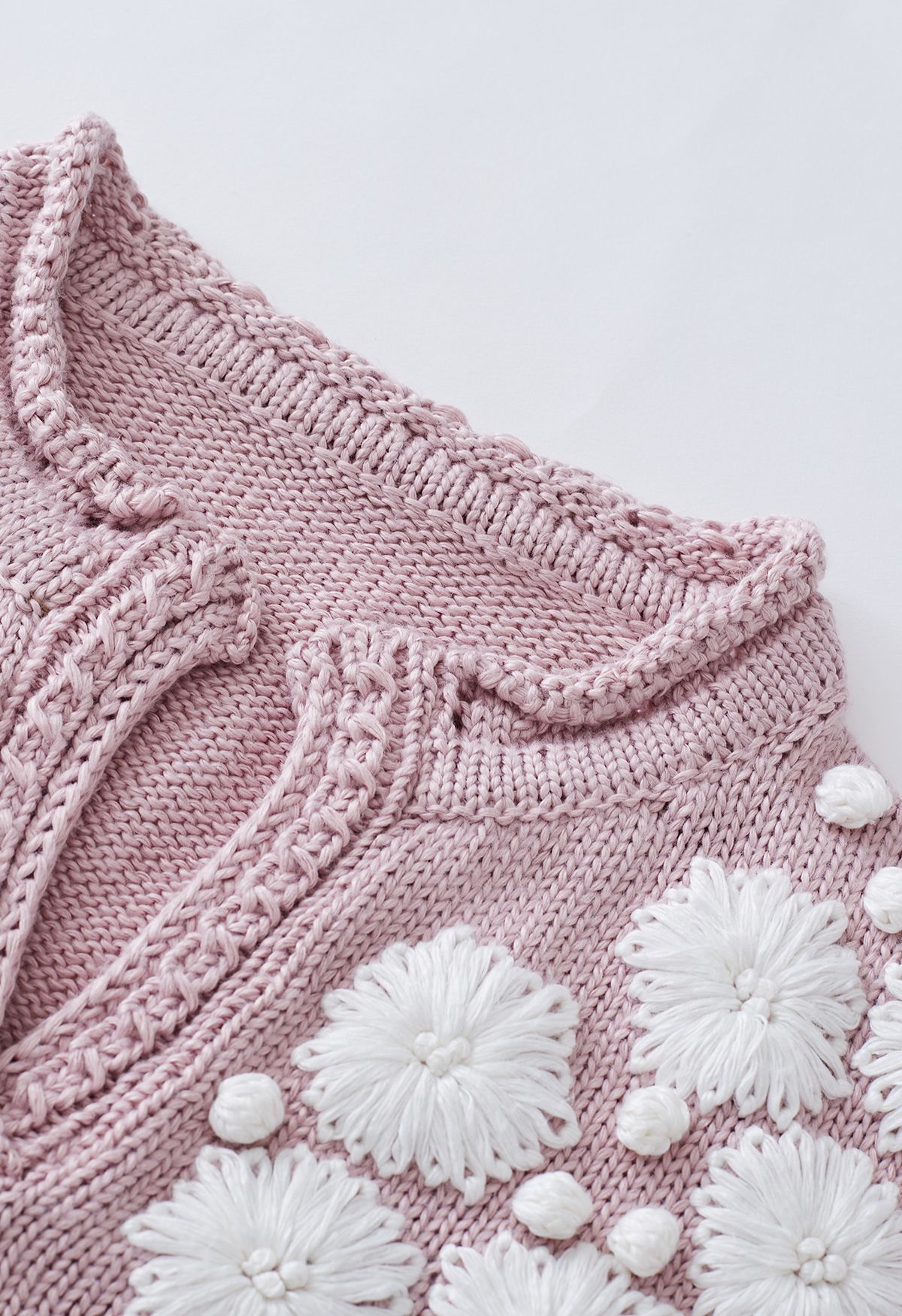 Suéter de punto con cuello en V y puntadas florales de Blooming Passion en rosa