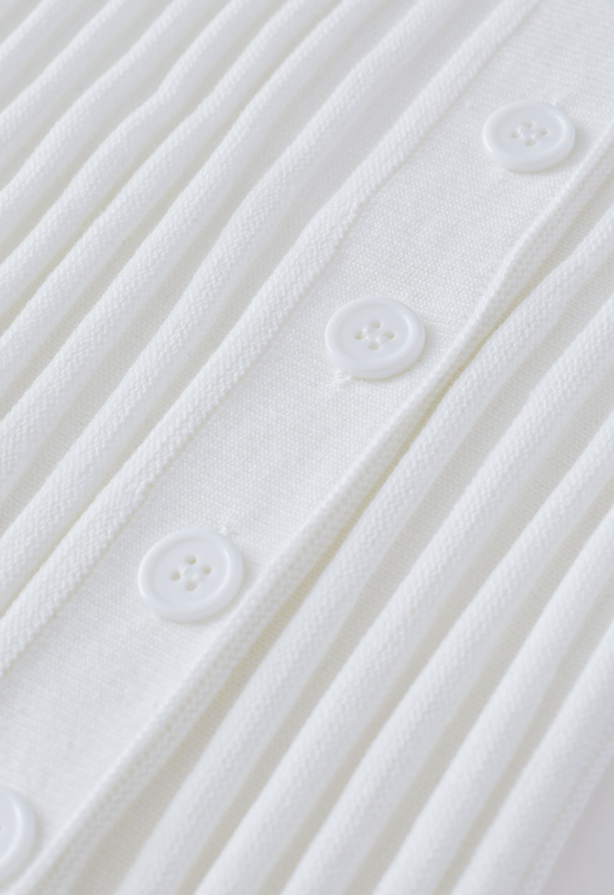 Falda de punto acanalado con abertura frontal abotonada en blanco