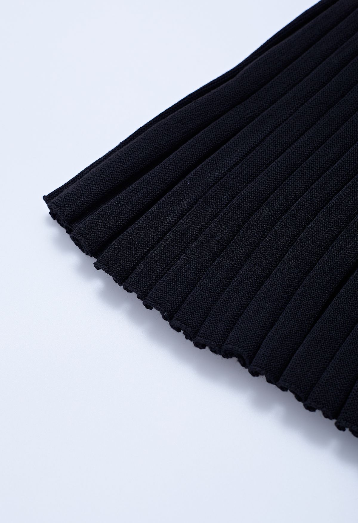 Falda de punto acanalado con abertura frontal abotonada en negro
