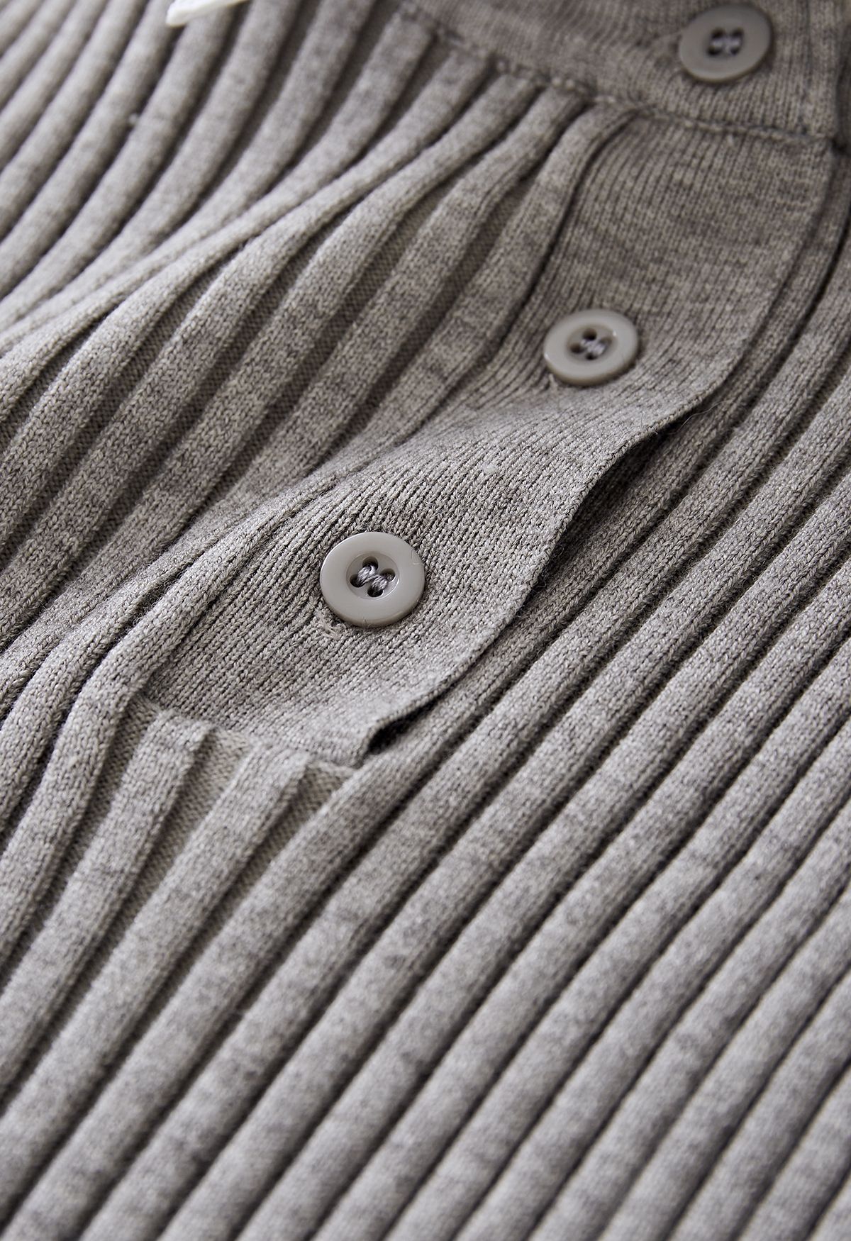 Camisa asimétrica de punto acanalado empalmado en gris
