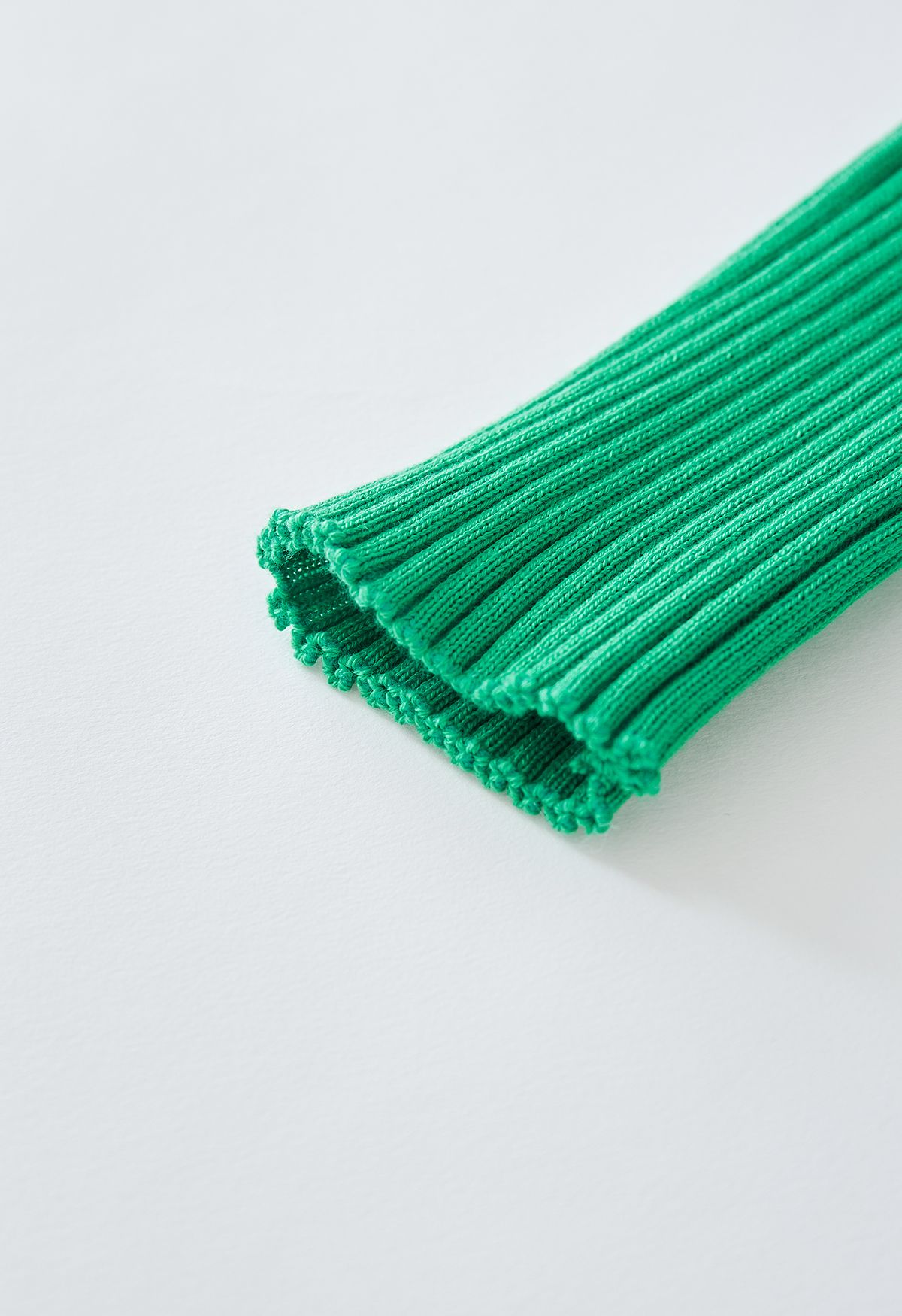 Conjunto de top de punto con cuello en V y falda plisada en verde