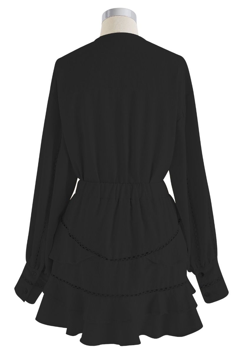 Conjunto de camisa con borlas ahuecadas y minifalda a capas en negro