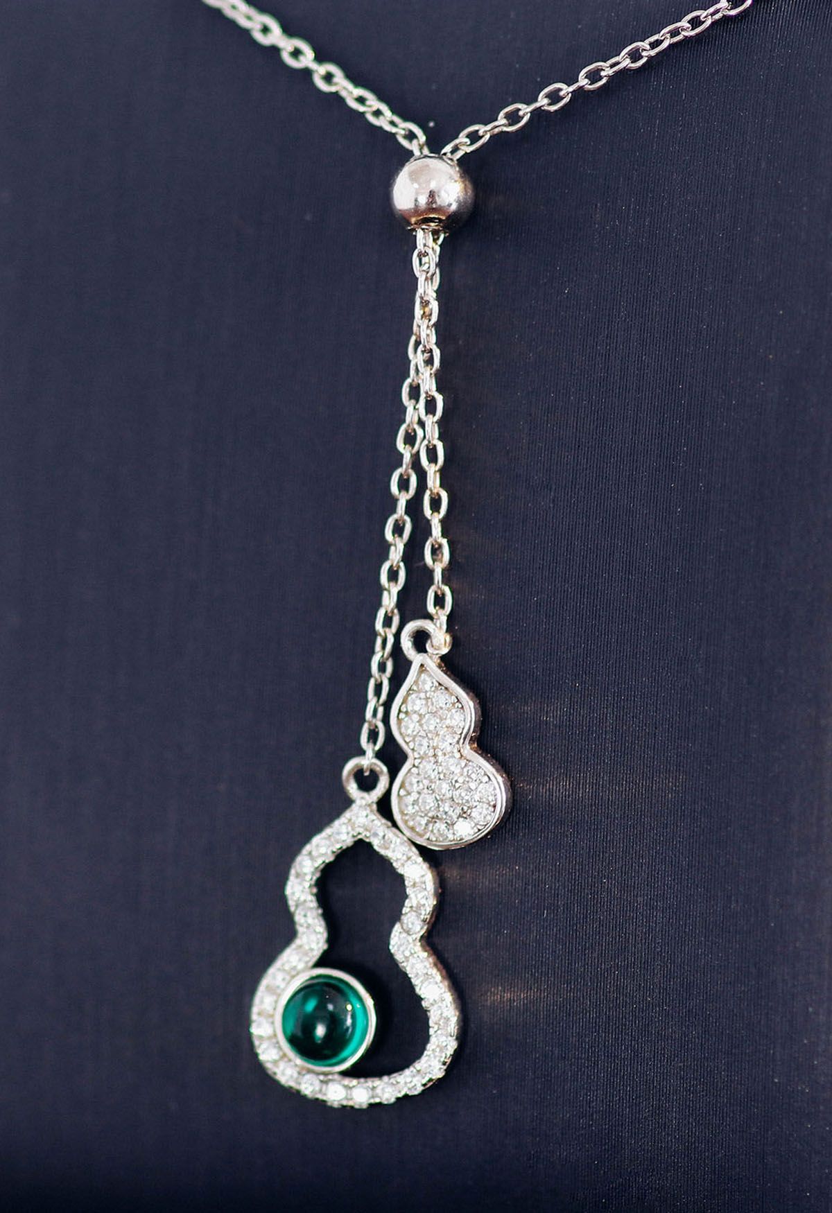 Collar de gemas de esmeralda con forma de calabaza