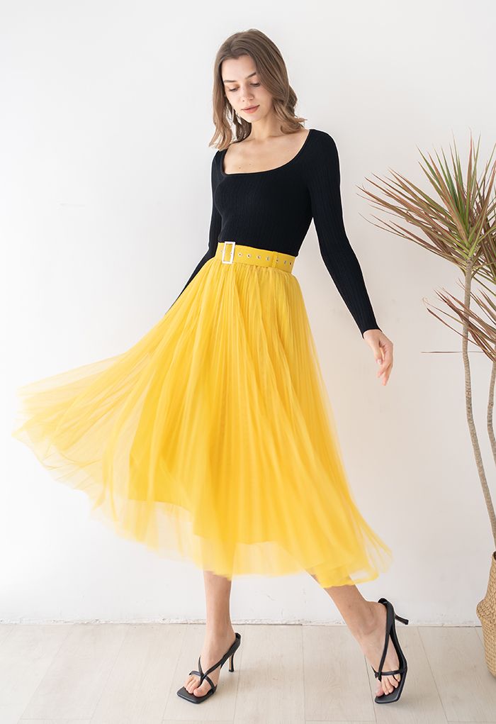 Falda midi de malla de doble capa con pliegues completos en amarillo