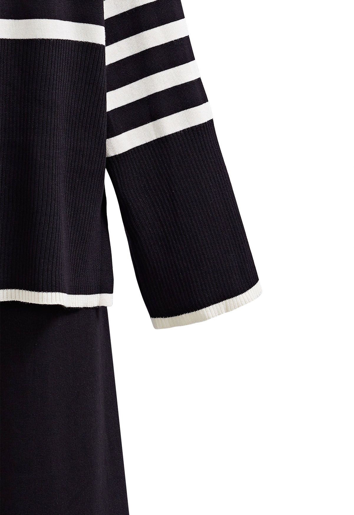 Conjunto de pantalón y suéter de punto con cuello alto a rayas en negro
