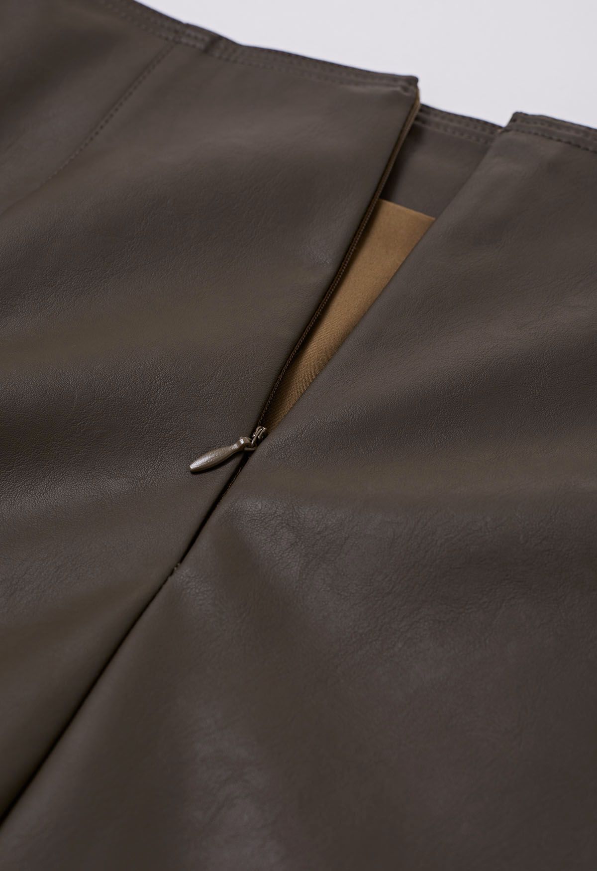 Minifalda de piel sintética con botones en marrón