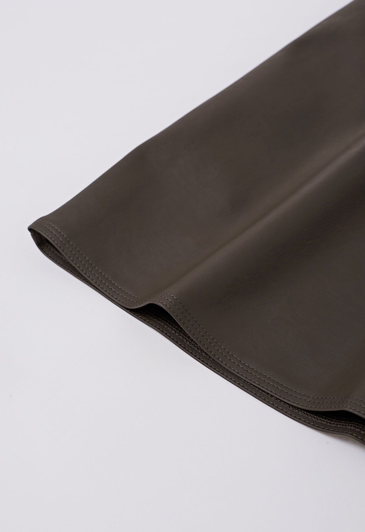 Minifalda de piel sintética con botones en marrón