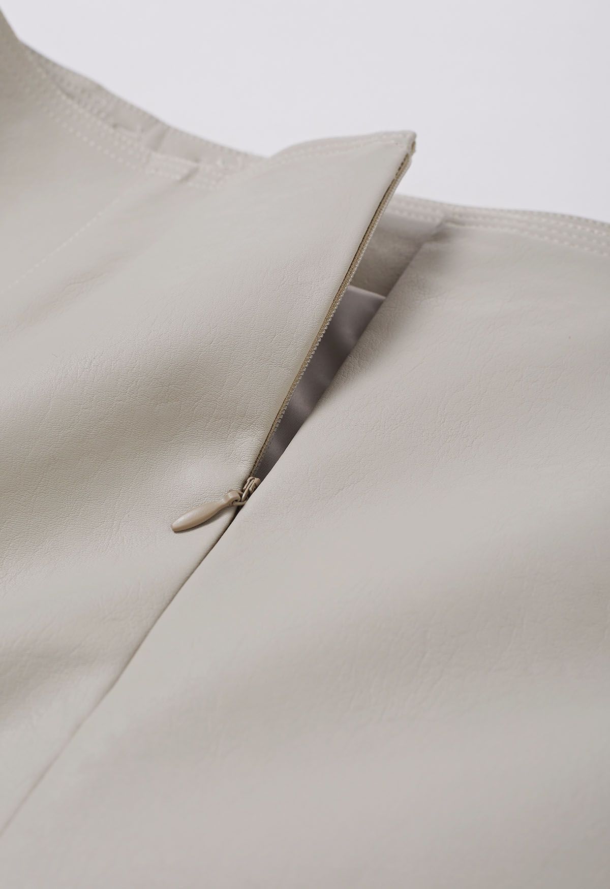 Minifalda de piel sintética con botones en marfil