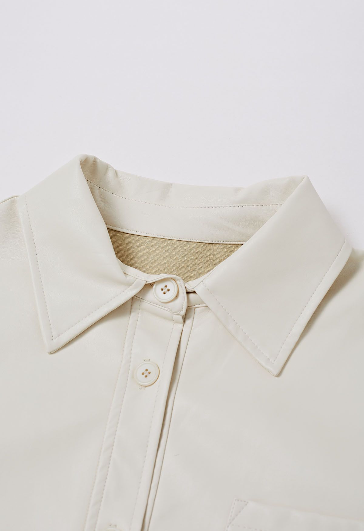 Chaqueta estilo camisa informal elegante de piel sintética en marfil