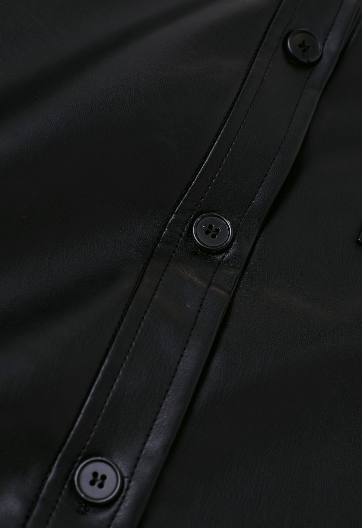 Chaqueta estilo camisa informal elegante de piel sintética en negro