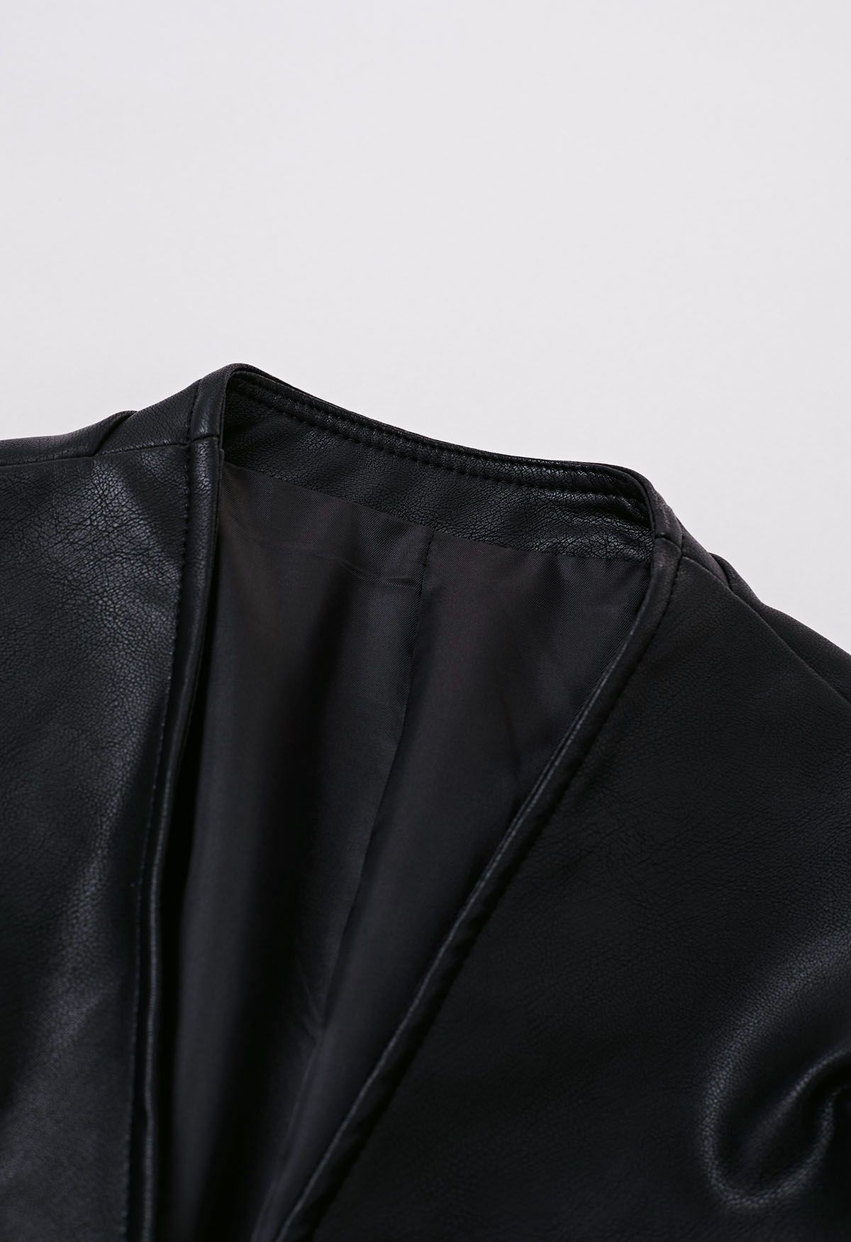 Chaqueta de cuero sintético sin cuello Simplicity en negro