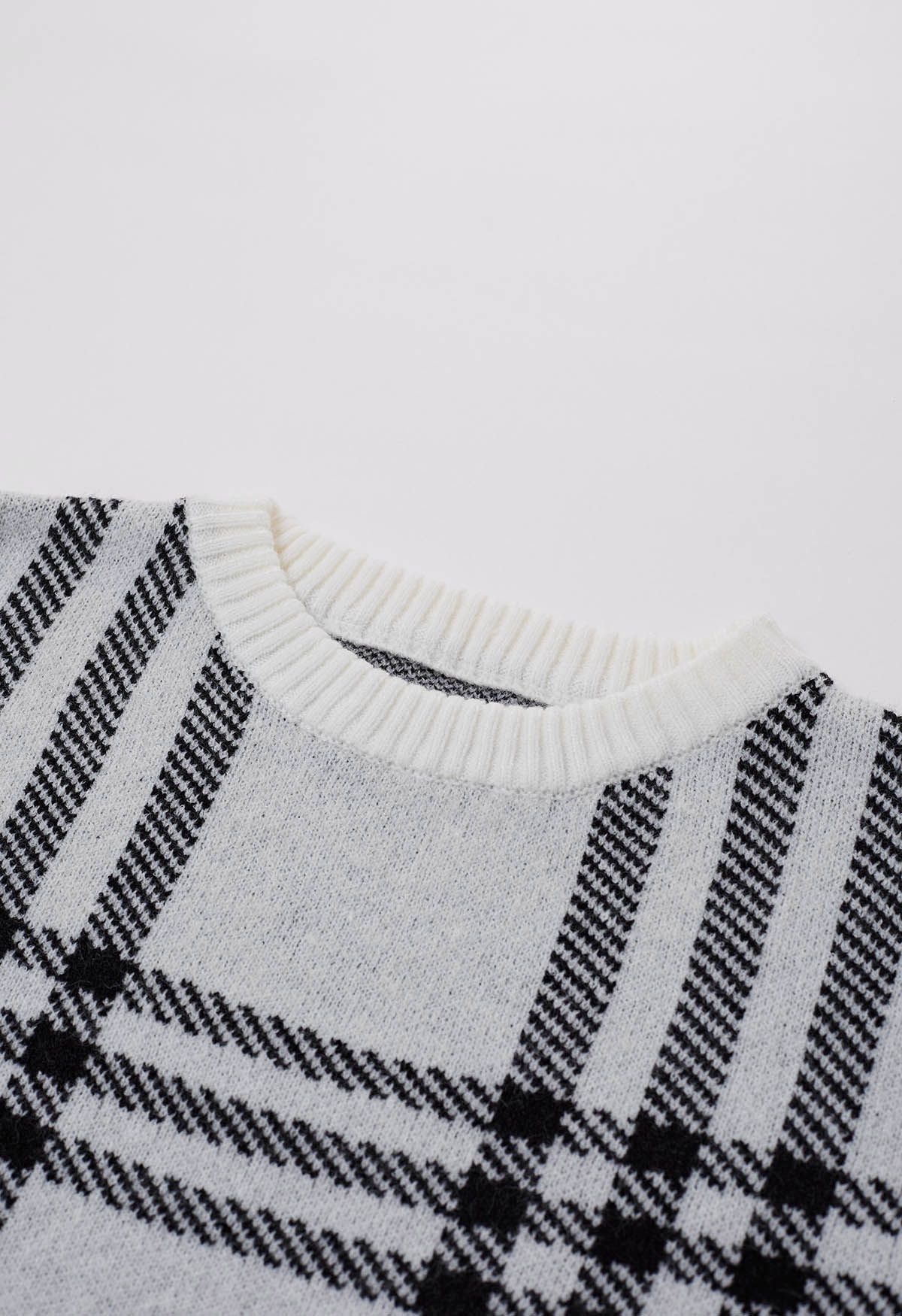 Suéter clásico de punto con cuello redondo a cuadros en gris