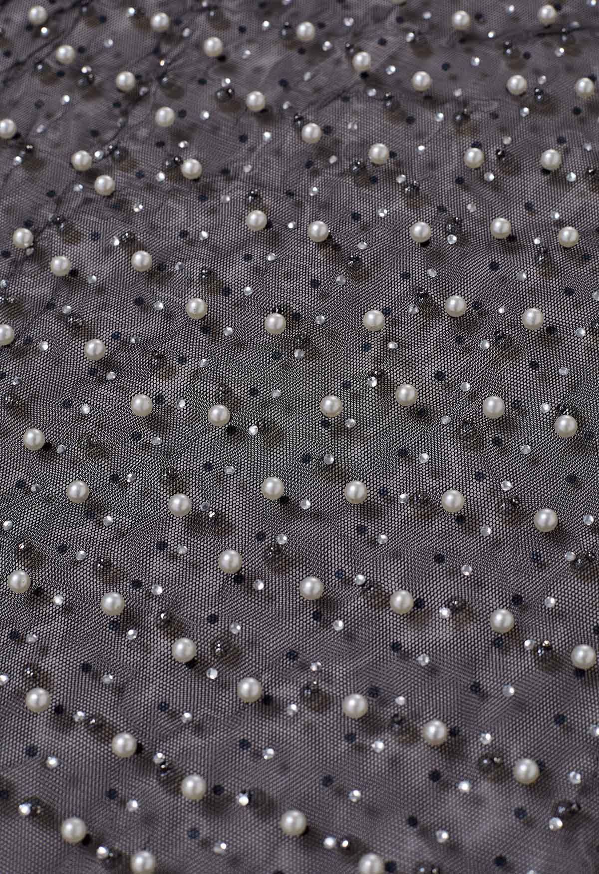 Top de malla transparente con adornos de perlas en negro