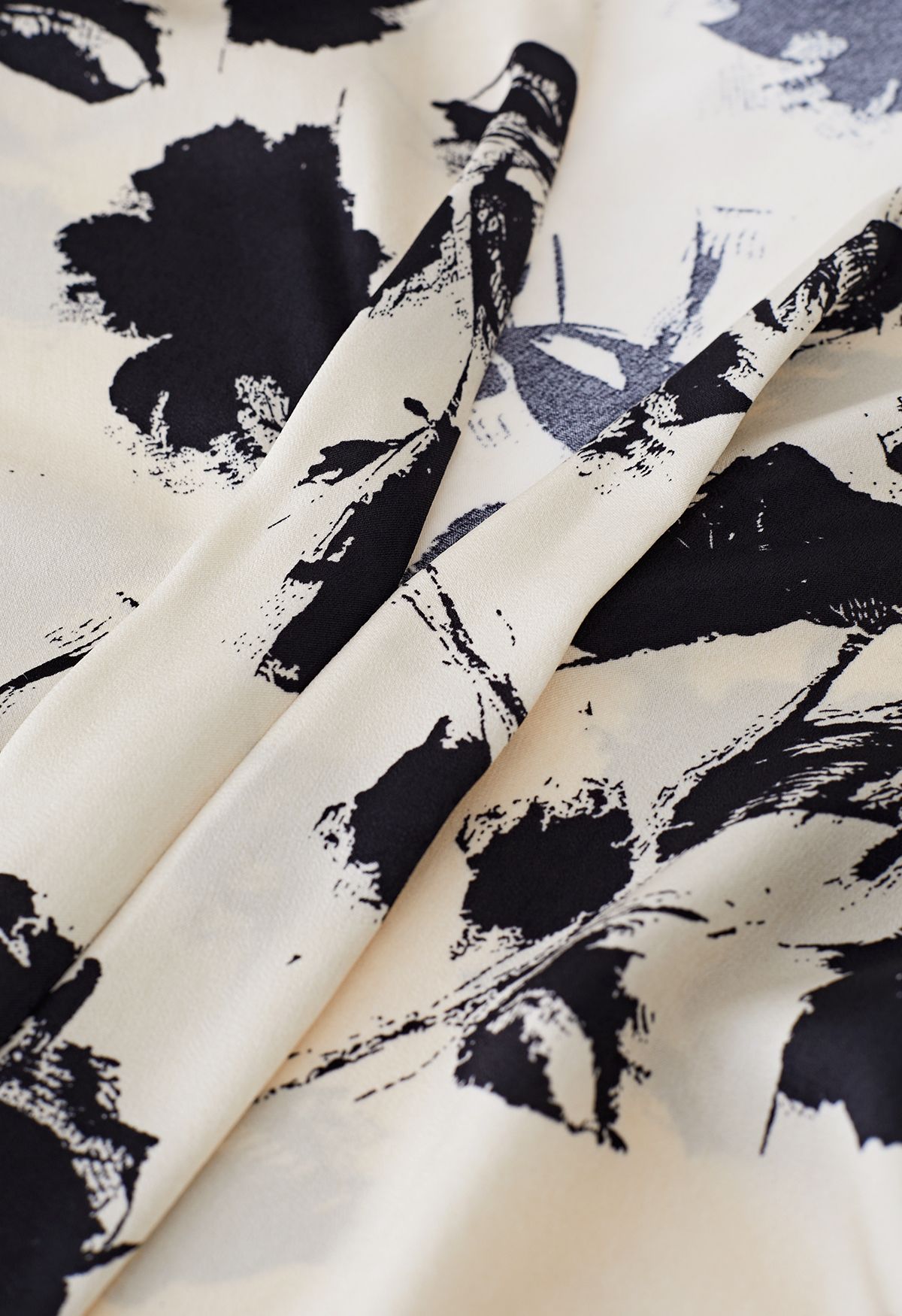Camisa de satén con mangas farol y estampado floral Ink en tostado claro