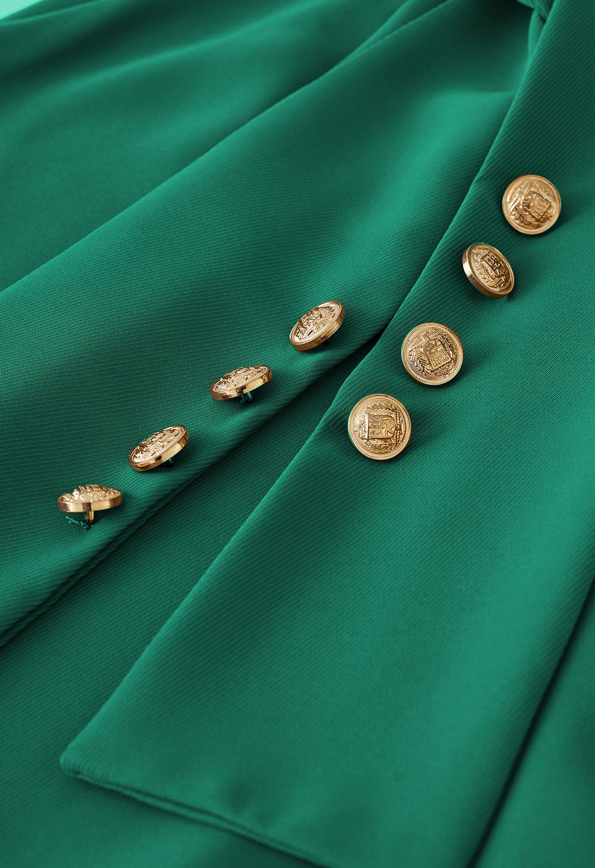 Falda midi acampanada con cinturón y botones en verde