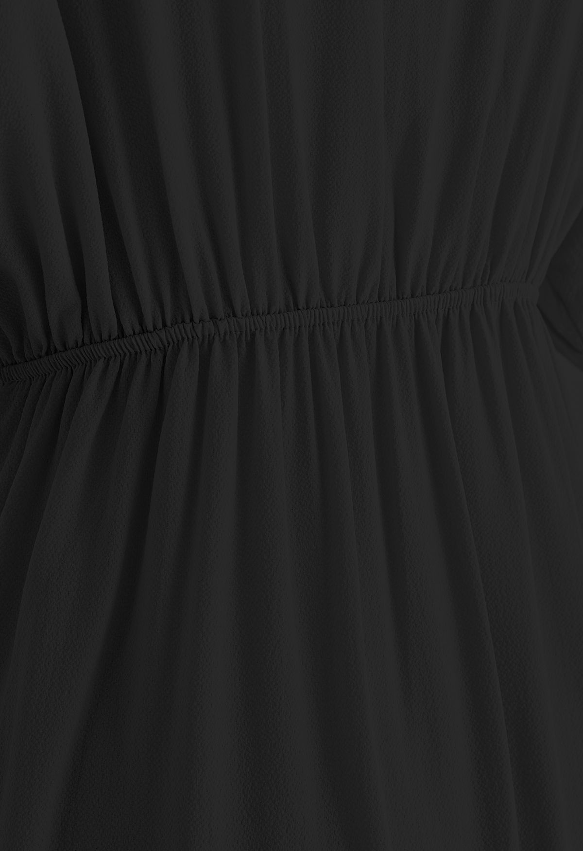 Cubierta de textura de cuello en V profundo en negro