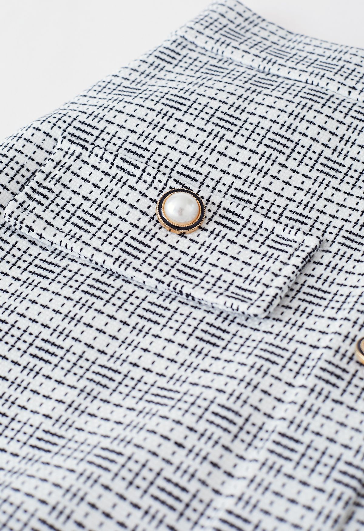 Minifalda a cuadros con botones de perlas