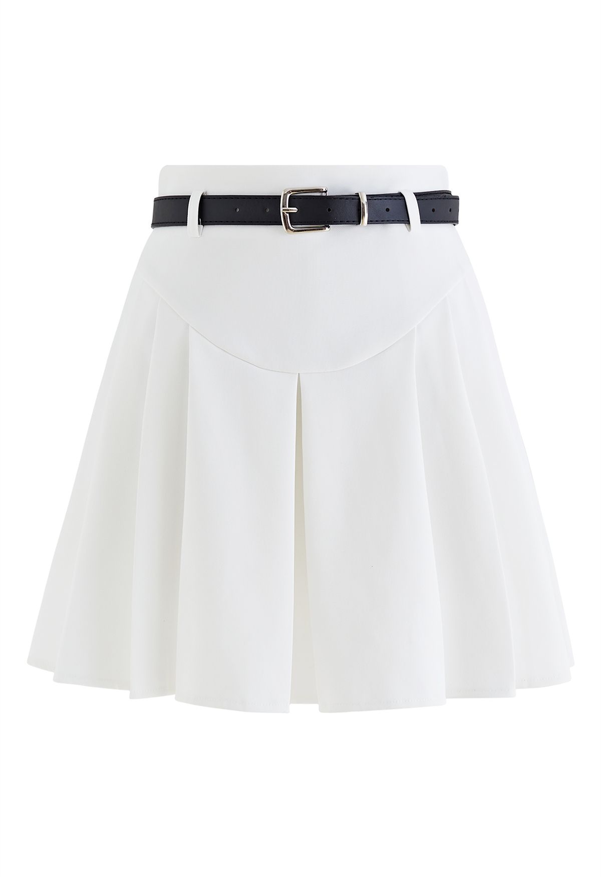 Minifalda plisada con cinturón y detalle de costuras en blanco