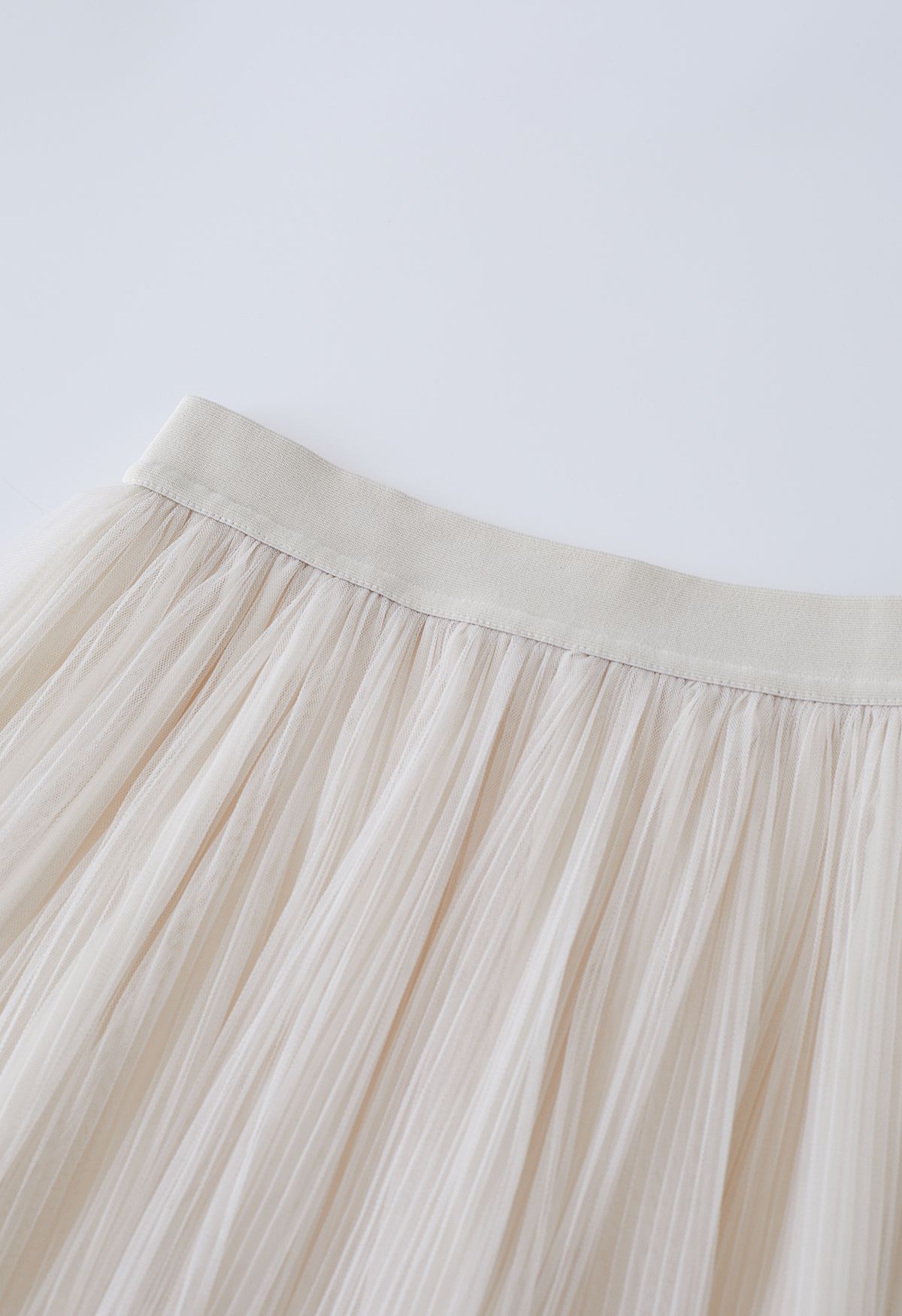 Falda midi de tul de malla plisada Fairy en color crema