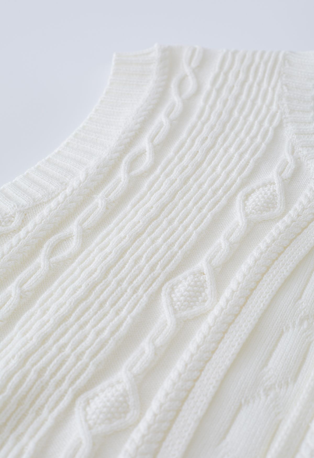 Entrañable Chaleco Textura Trenza en Blanco
