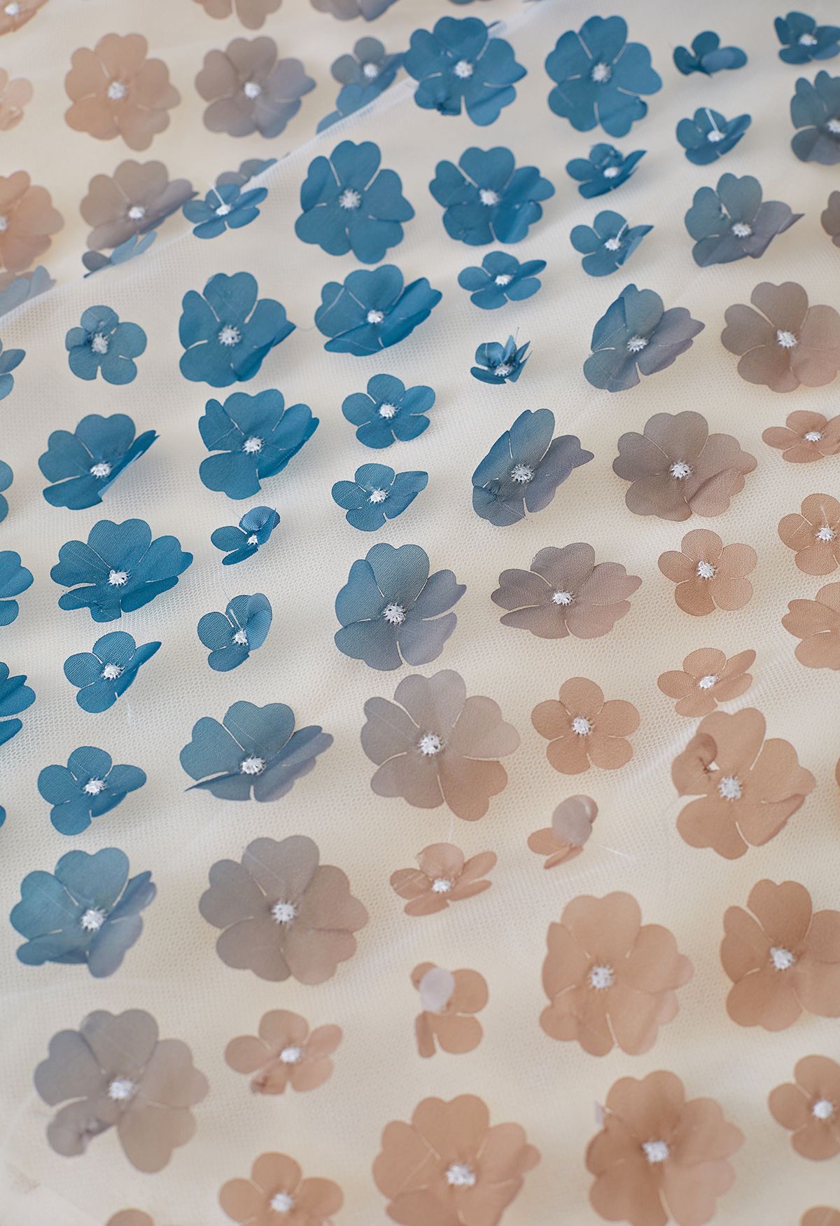 Falda de malla de doble capa con flores 3D degradadas en azul polvoriento