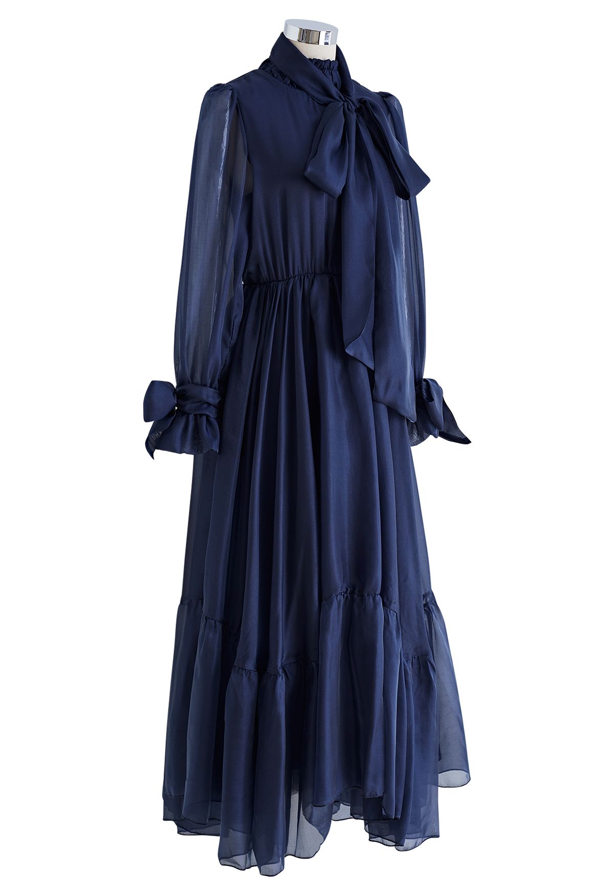 Precioso vestido con volantes de malla transparente con cuello de lazo en azul marino