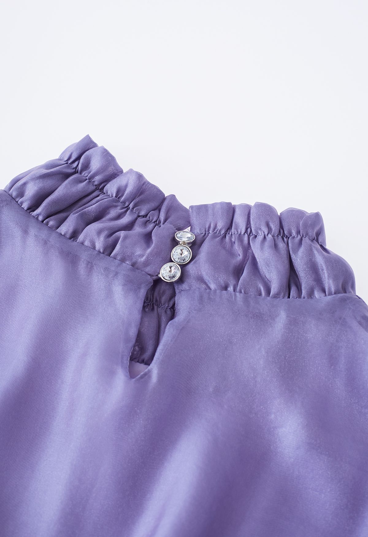 Precioso vestido con volantes de malla transparente con cuello de lazo en lila