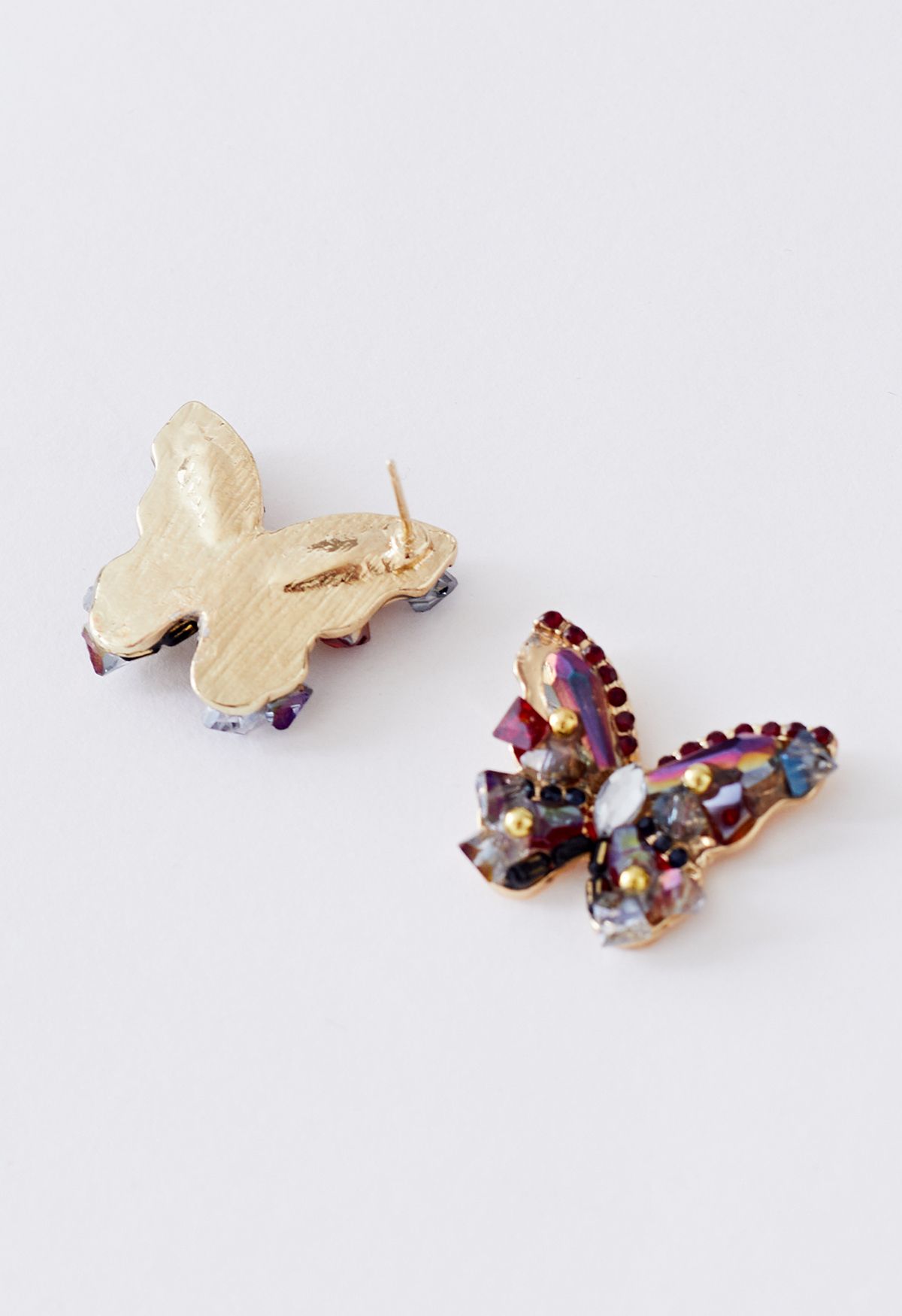 Aretes de mariposa con diamantes de cristal coloreado