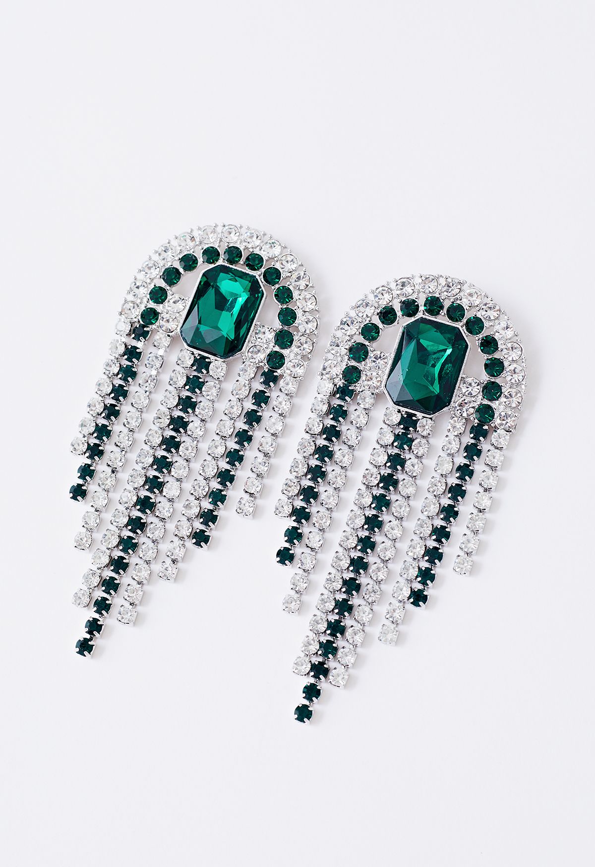 Aretes de borla con gema de diamantes de talla esmeralda en verde