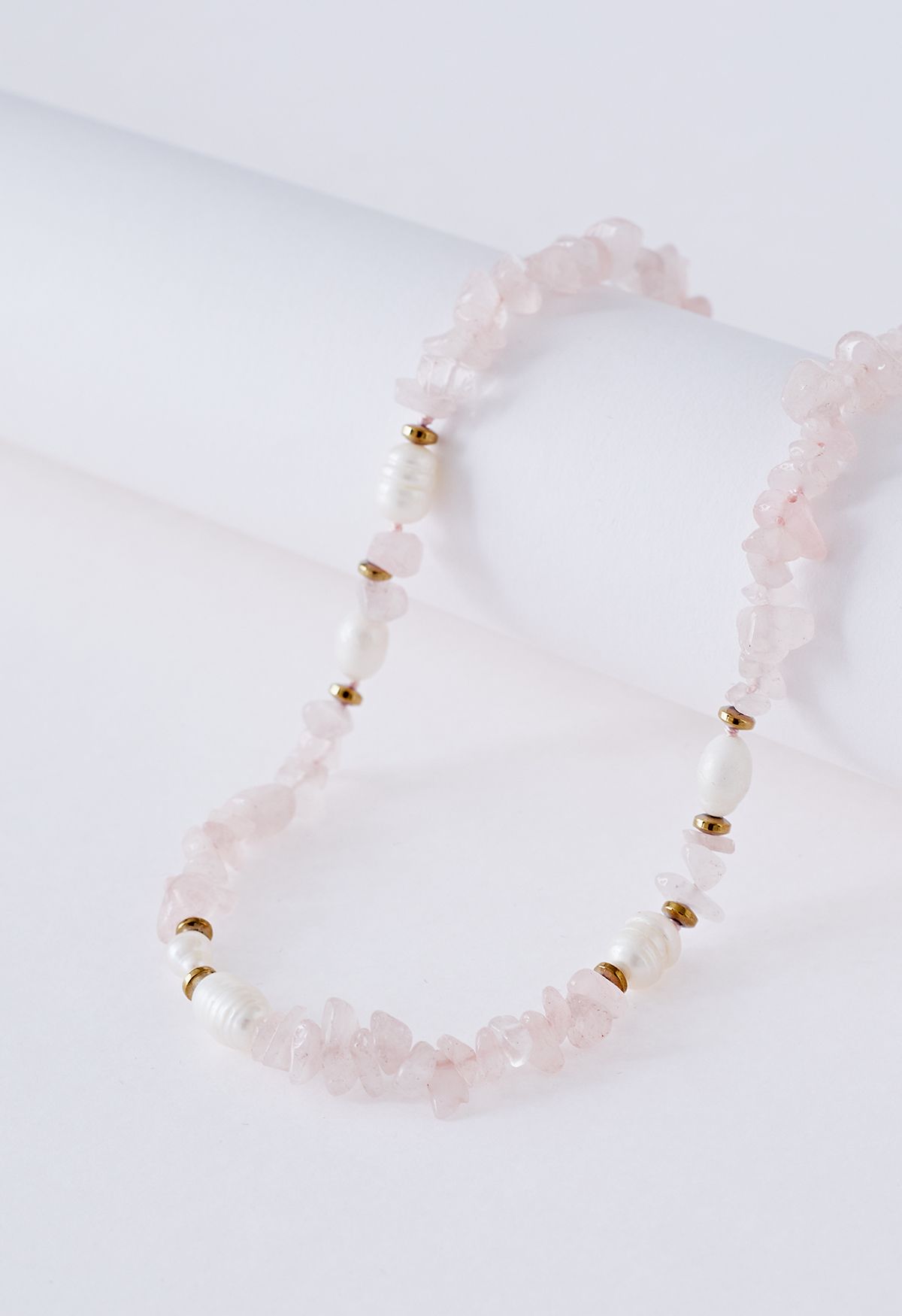 Collar de perlas empalmadas de cristal rosa brillante