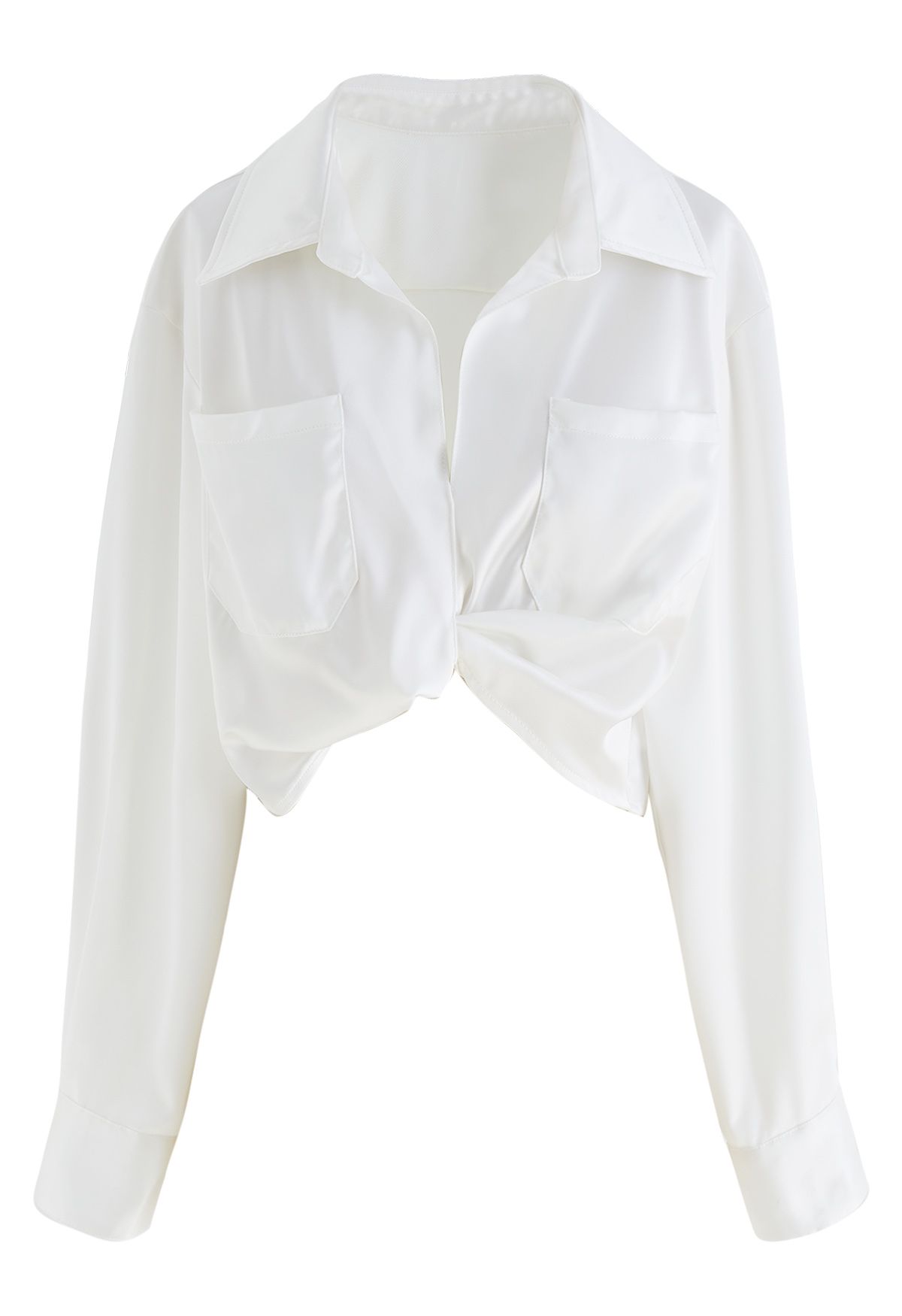 Camisa corta de satén con bolsillos retorcidos en blanco