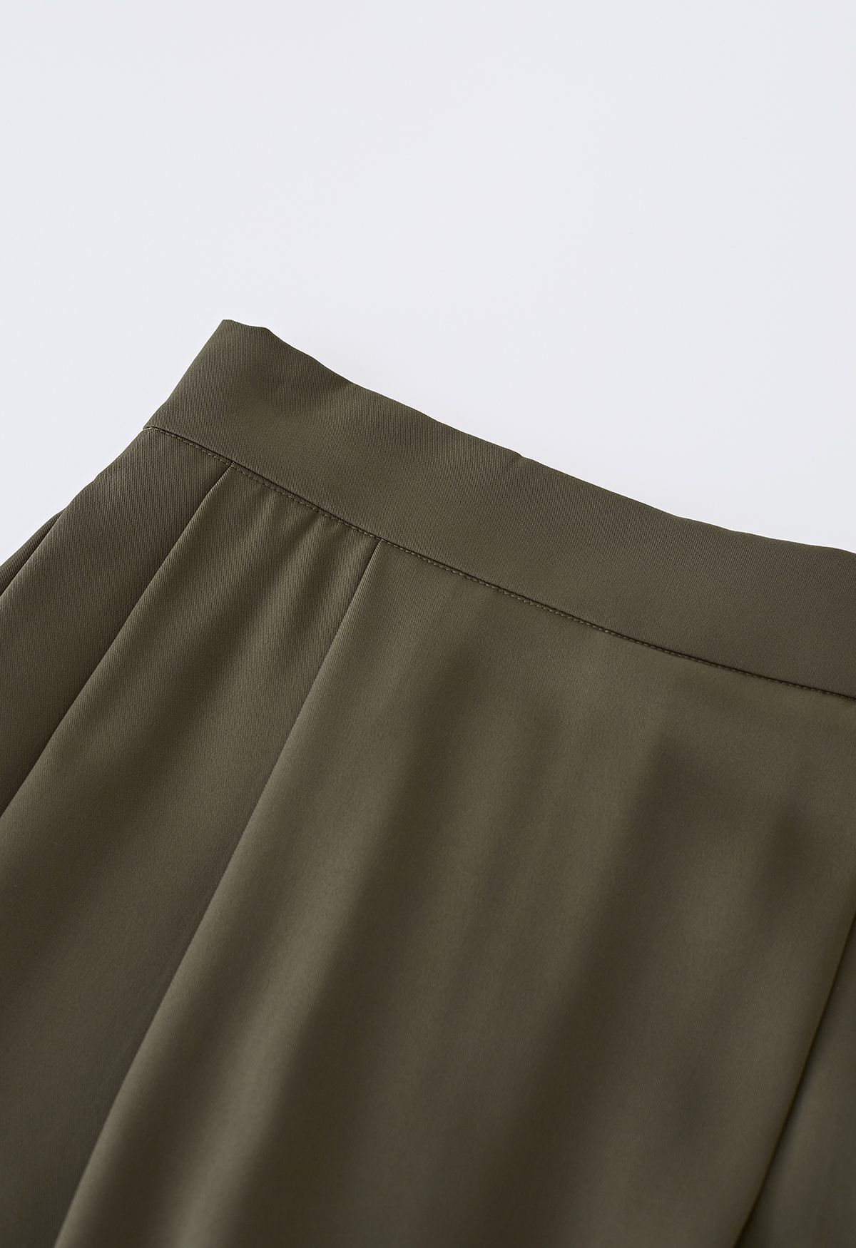 Pantalones anchos plisados Easeful en verde militar