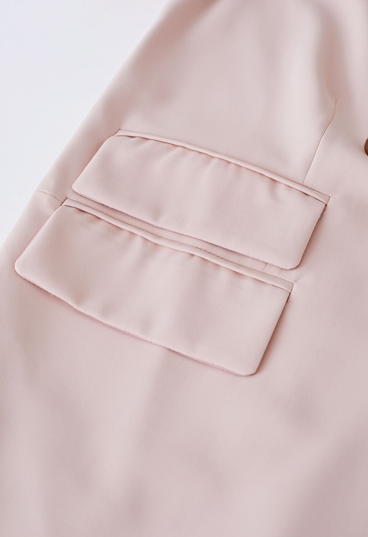 Blazer de manga corta con ribete de bolsillos con solapa en rosa