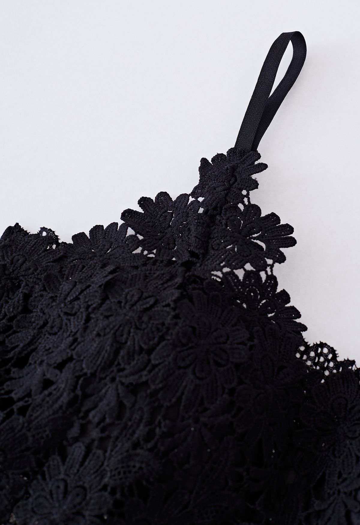 Sujetador de ganchillo floral exquisito en negro