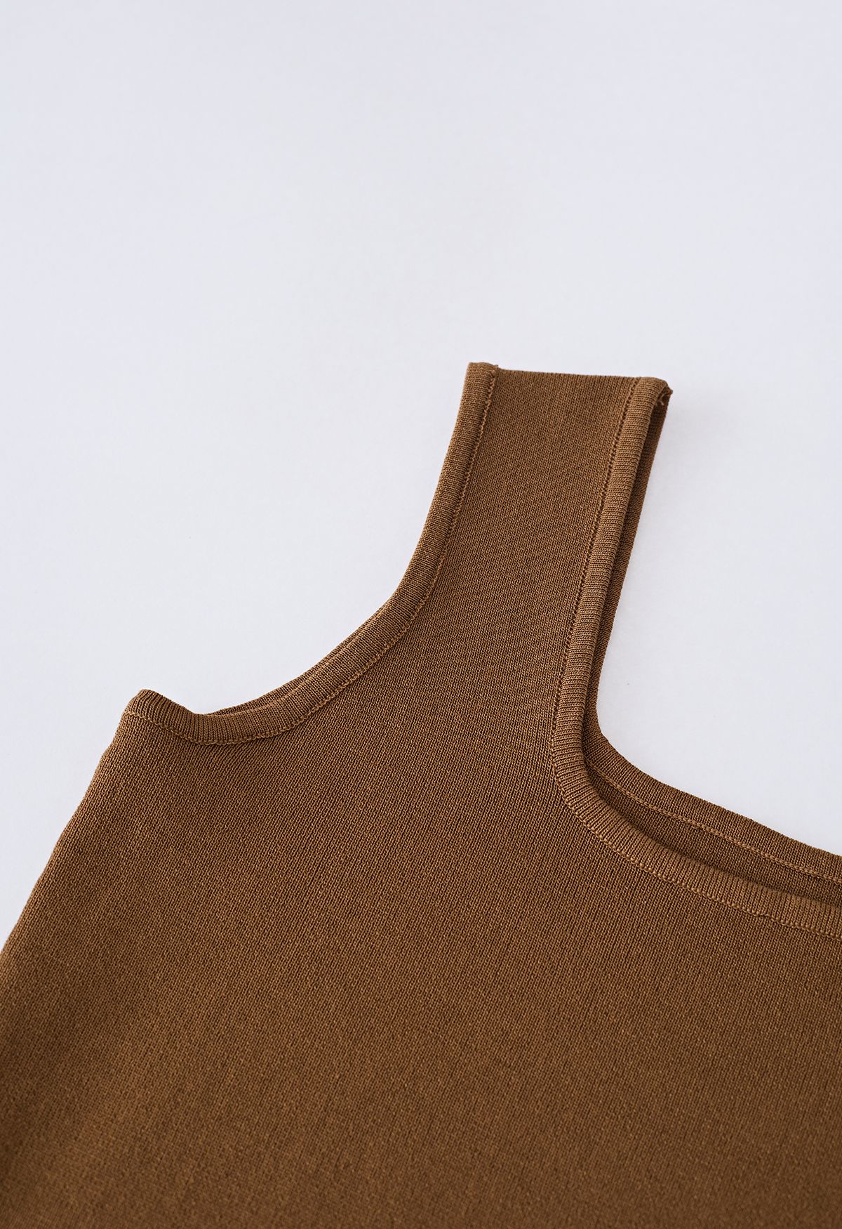 Camiseta sin mangas de punto con cuello cuadrado elegante en marrón