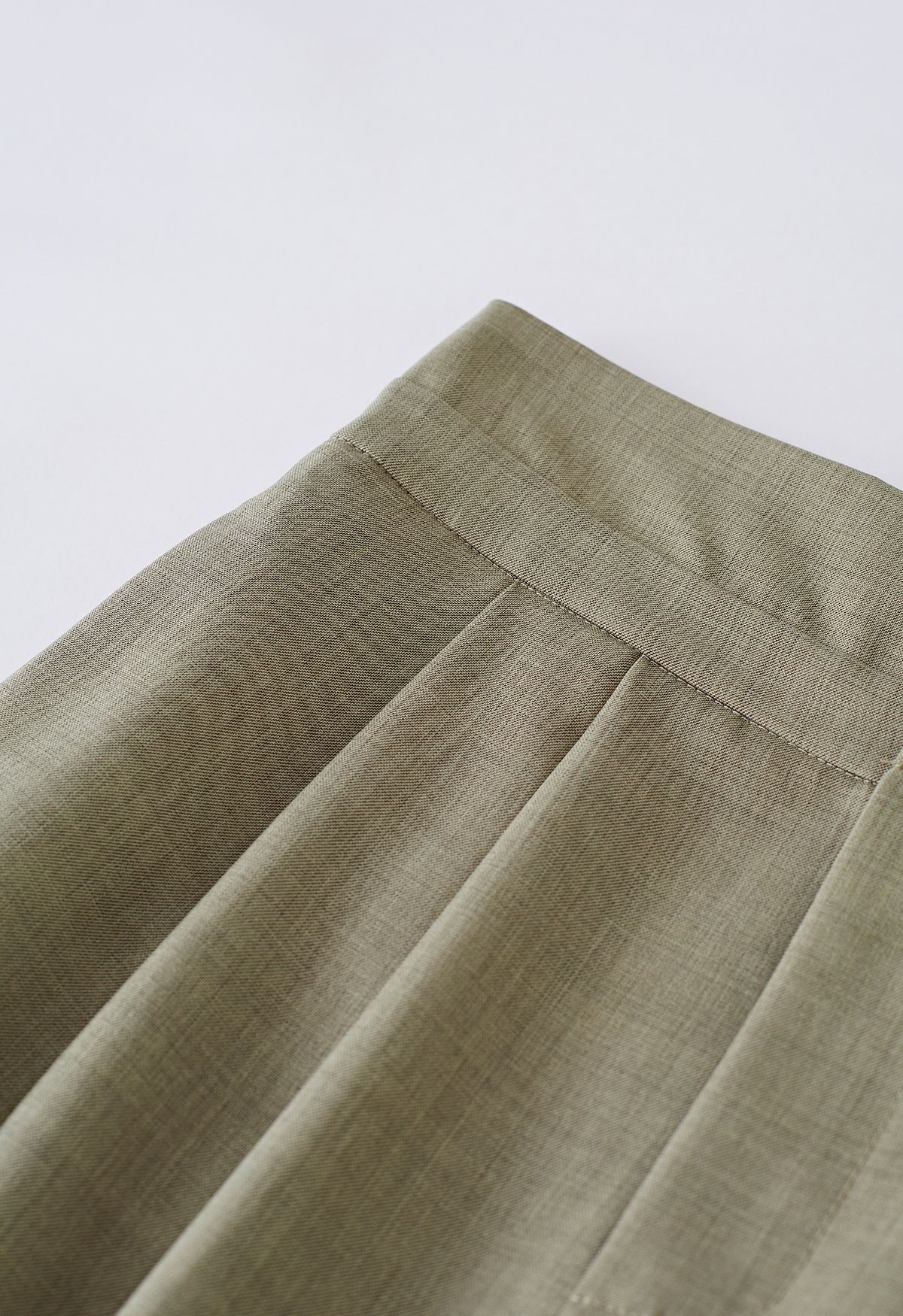 Pantalones de pernera ancha con pliegues sutiles en color salvia
