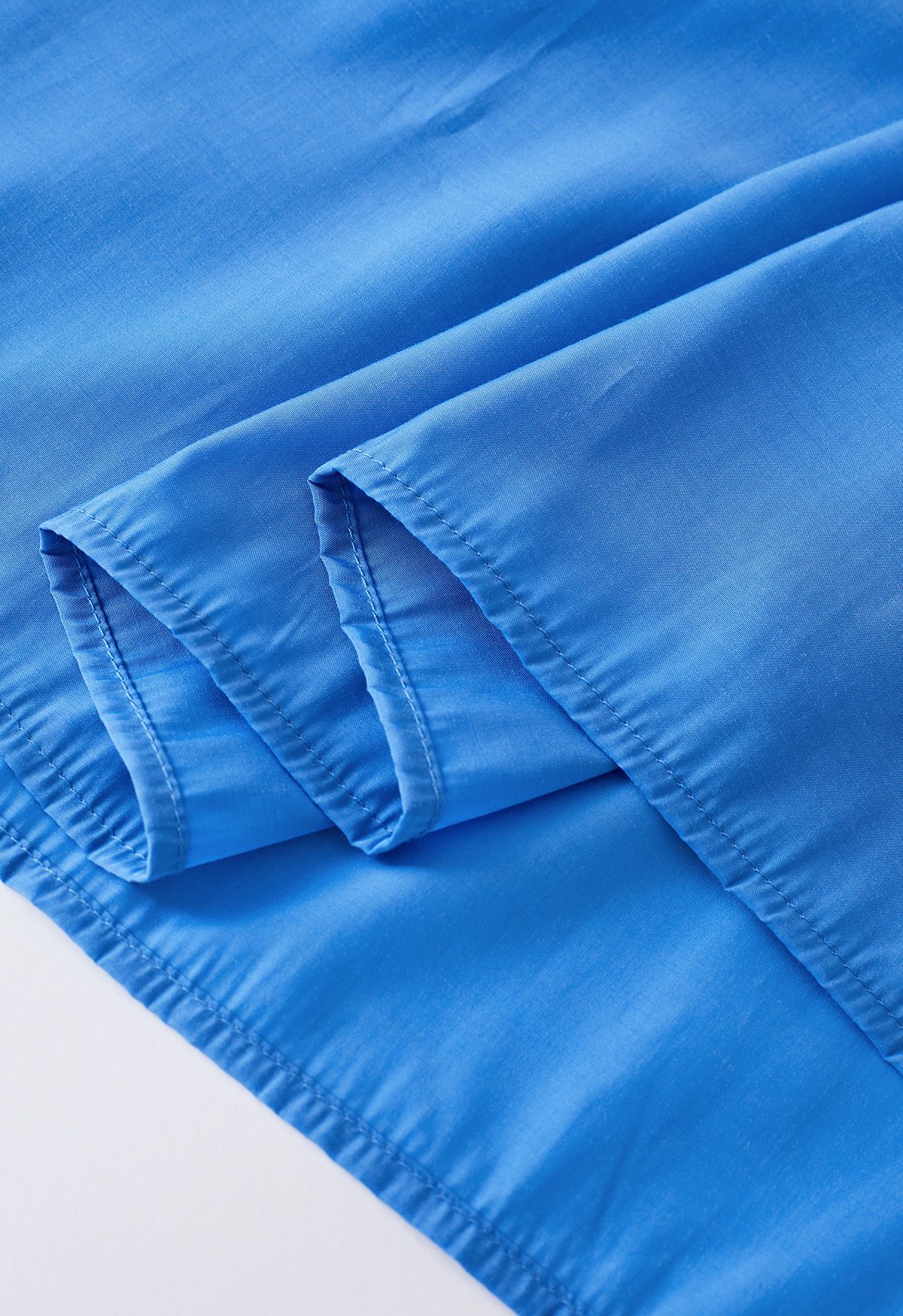 Vestido de punto empalmado con escote recortado en azul