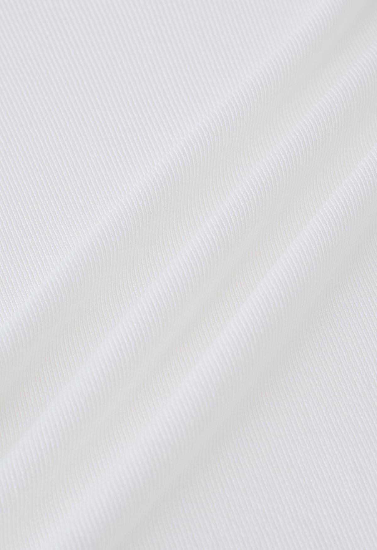 Camiseta sin mangas de punto con borde cortado sin rematar en blanco