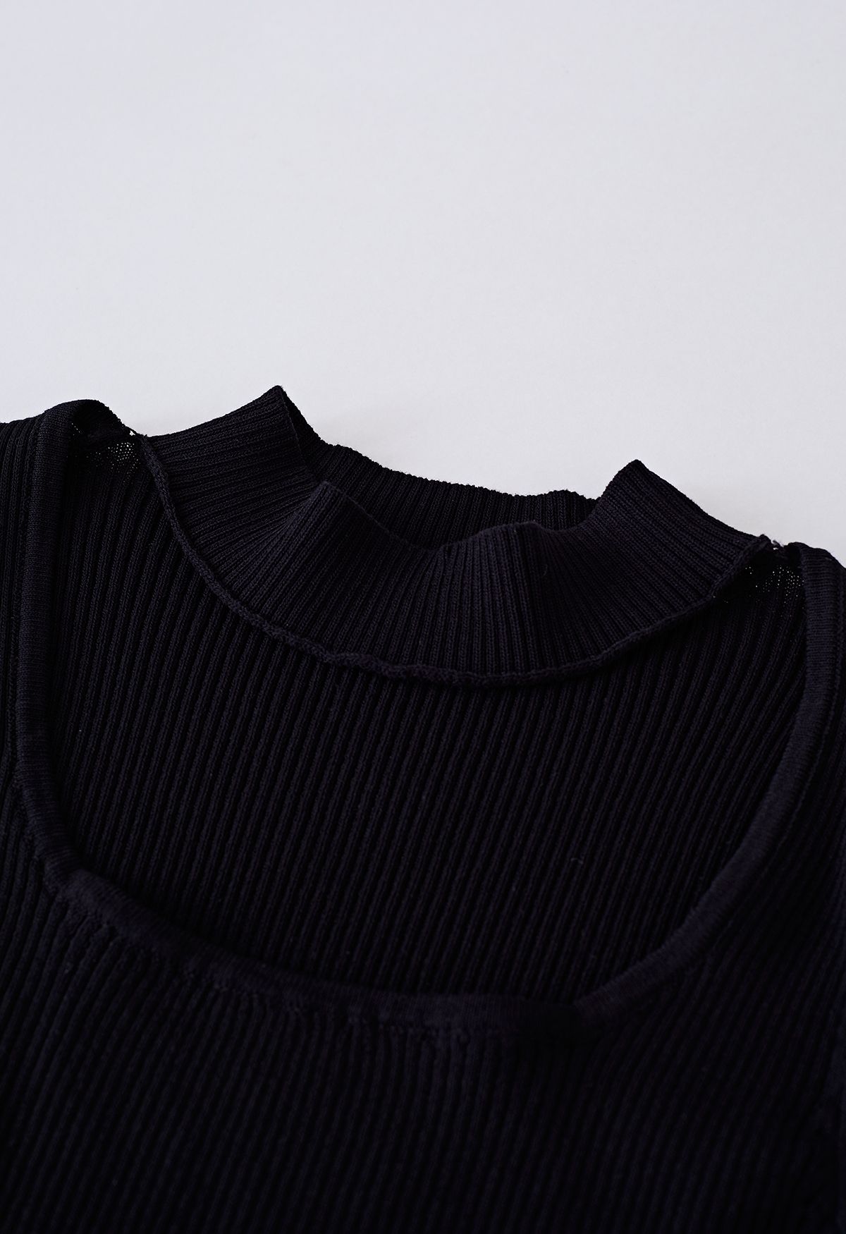 Vestido midi ajustado de punto con dobladillo con panel de cuello cuadrado en negro