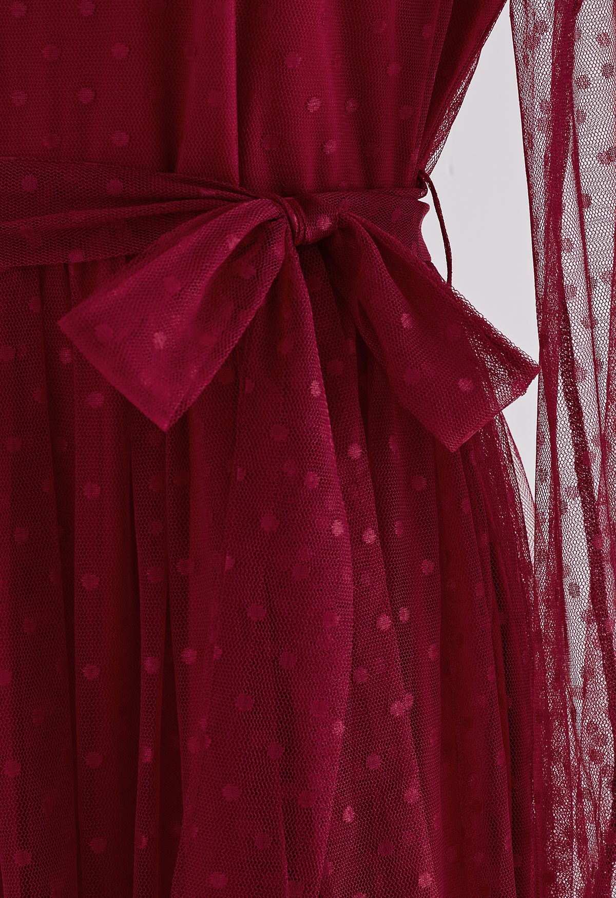 Precioso vestido largo de malla con puntos en rojo