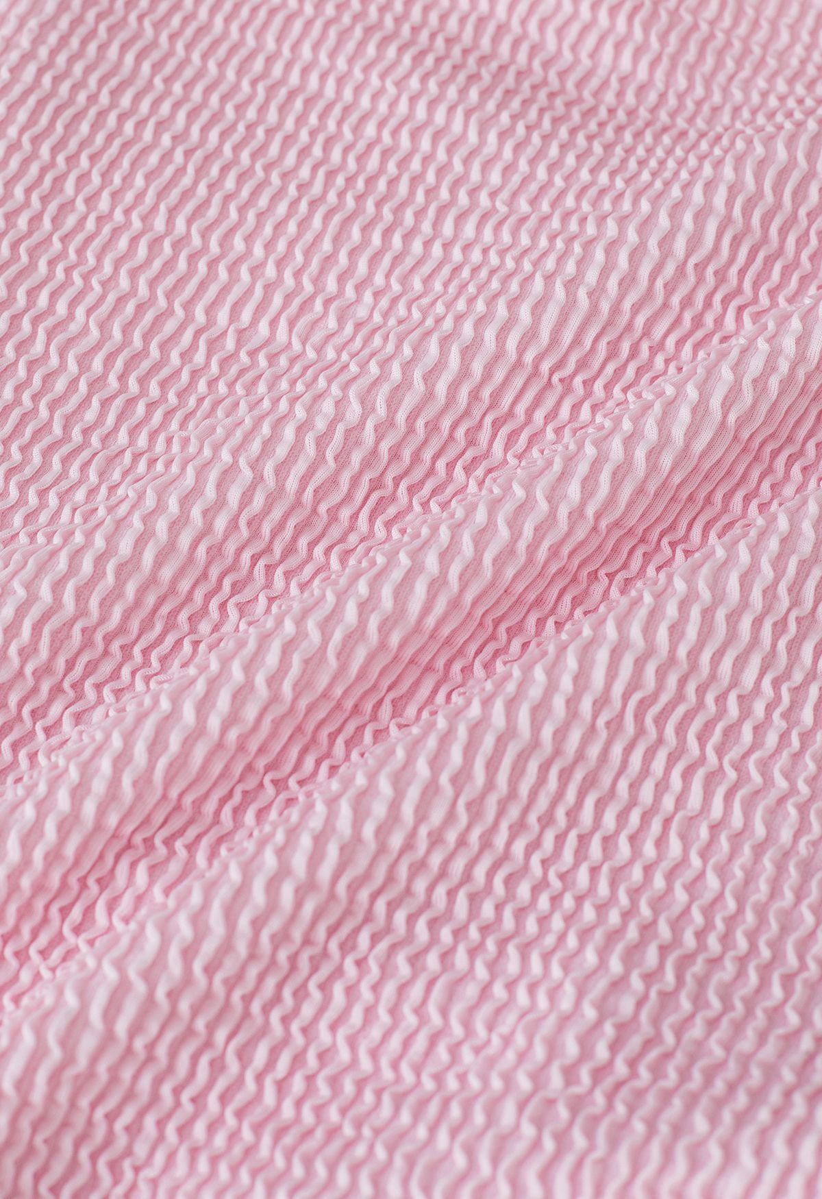 Bañador con textura ondulada recortada retorcida en rosa