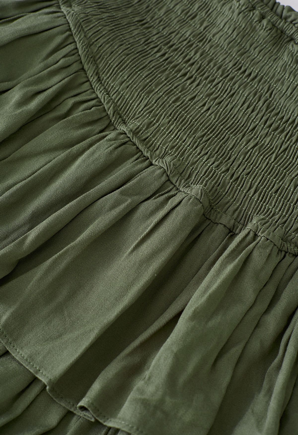 Minifalda de cintura fruncida con volantes escalonados en verde oliva