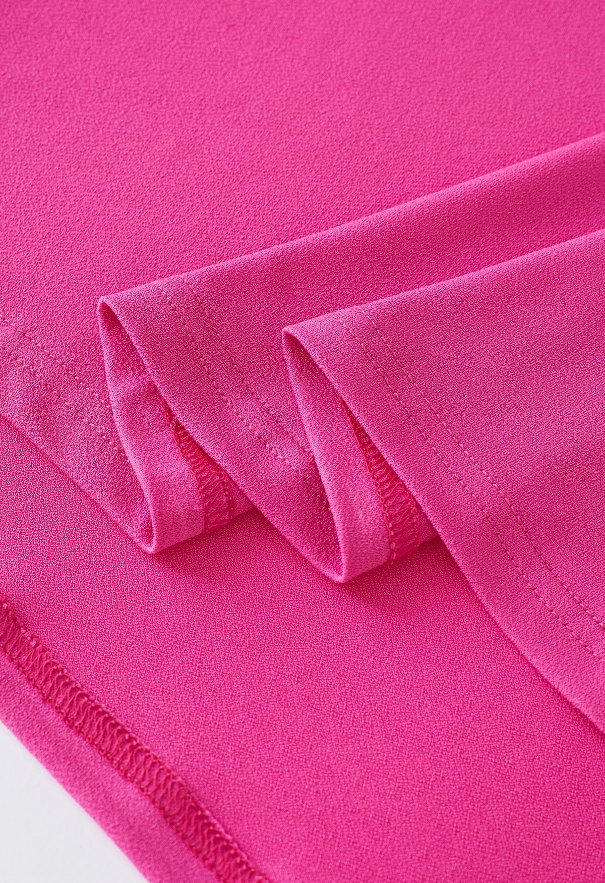 Vestido sin mangas fruncido con cordón y cuello en V en rosa intenso