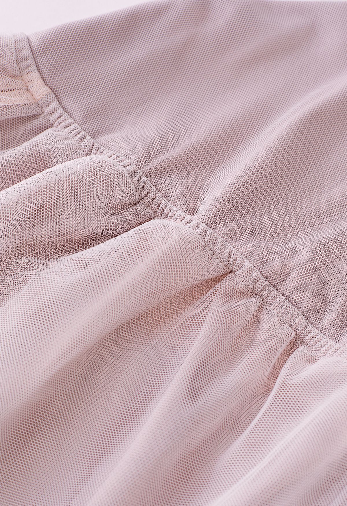 Vestido cruzado de tul con malla cruzada y espalda abierta en rosa