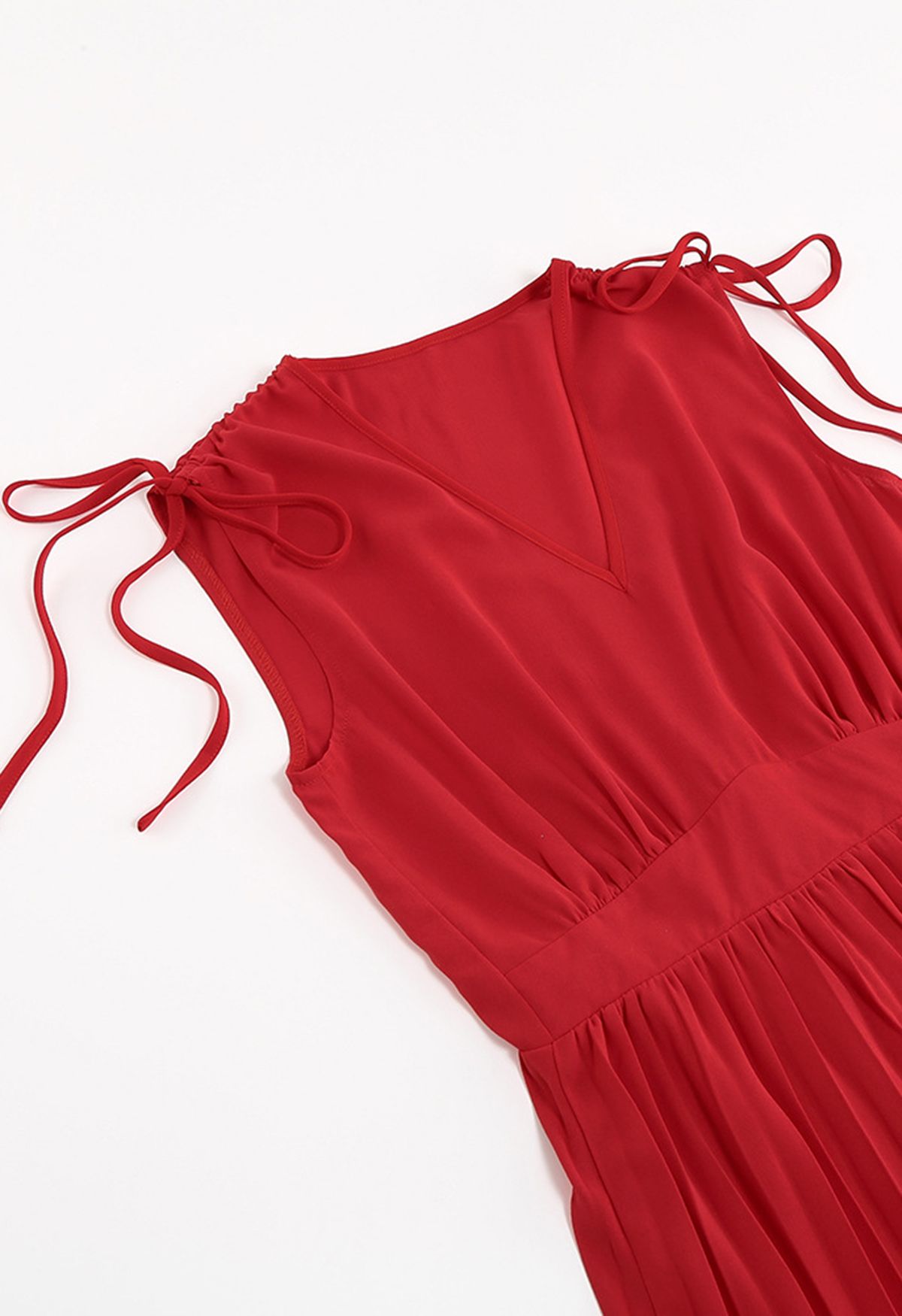 Vestido midi sin mangas plisado con lazo en rojo
