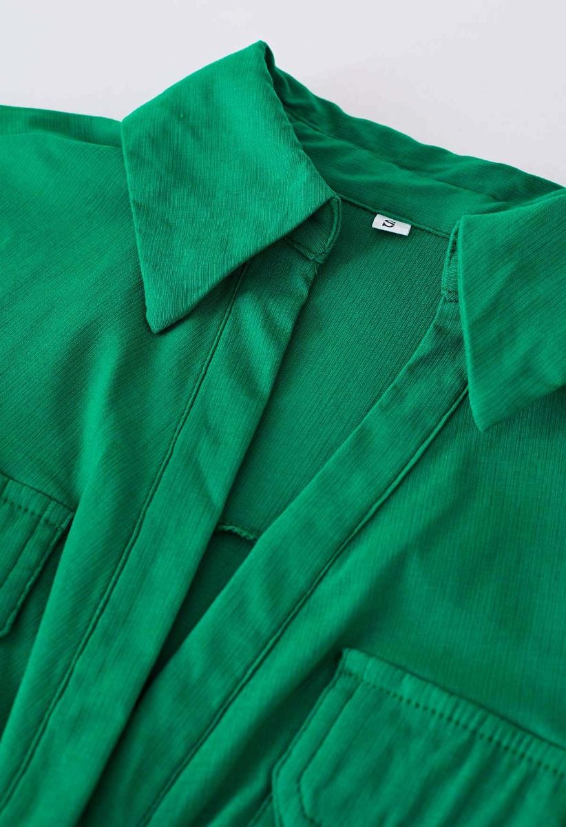 Camisa corta con bolsillo con solapa y lazo delantero en verde