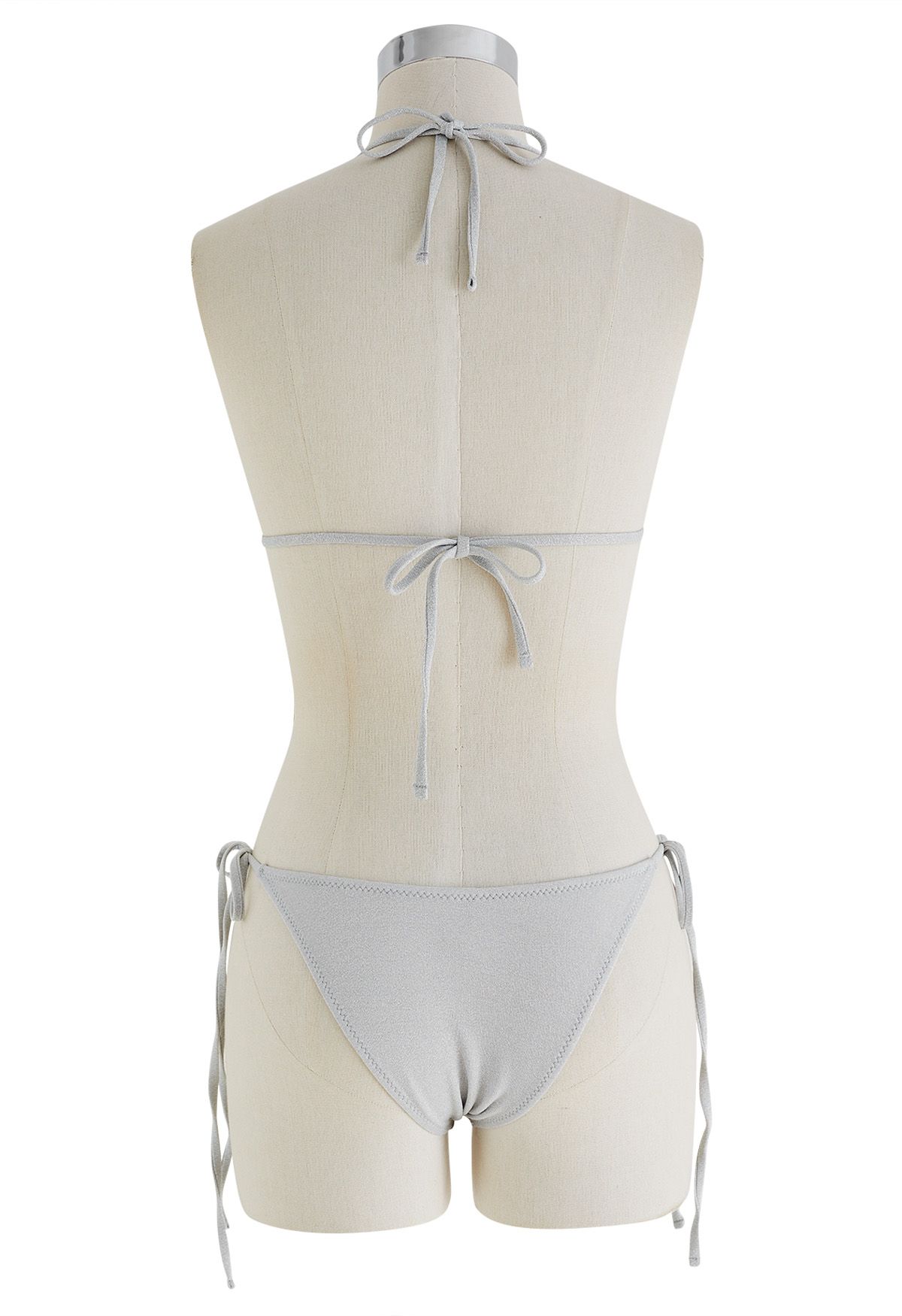 Deslumbrante conjunto de bikini con cordón metálico en gris