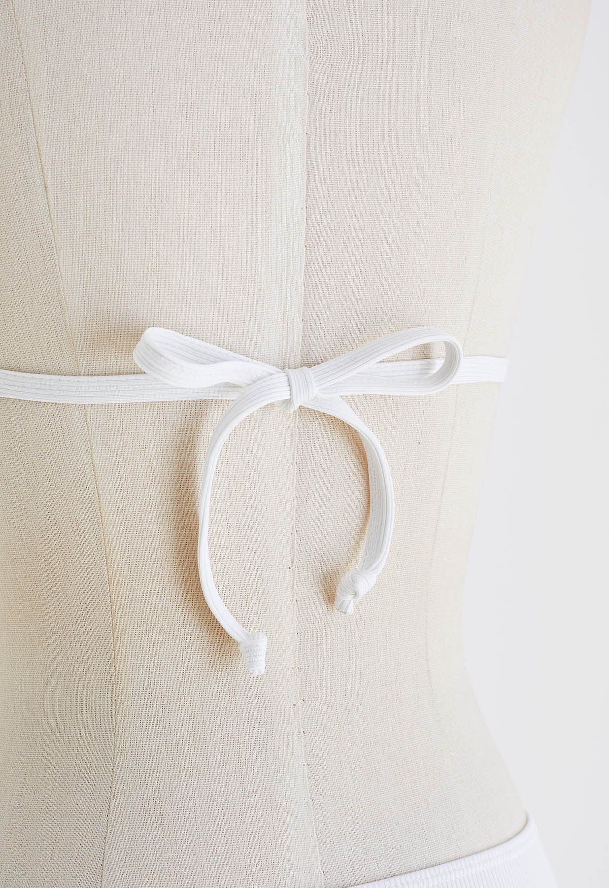 Conjunto de bikini liso blanco con cordón
